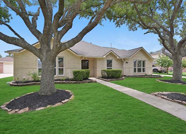 Property at 2015 Stonecrest Way, Pearland, TX 77581, 4 beds, 2 baths