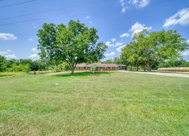 Property at 1927 Highway 75 N, Madisonville, TX 77864, 4 beds, 2 baths
