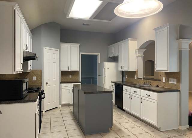 Property at 430 Spindle Ridge Dr, Spring, TX 77386, 3 beds, 2 baths
