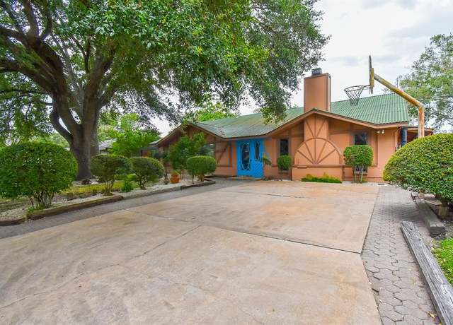 Property at 3107 Myatt Ln, El Campo, TX 77437, 3 beds, 3 baths
