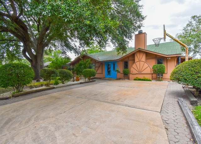 Property at 3107 Myatt Ln, El Campo, TX 77437, 3 beds, 3 baths