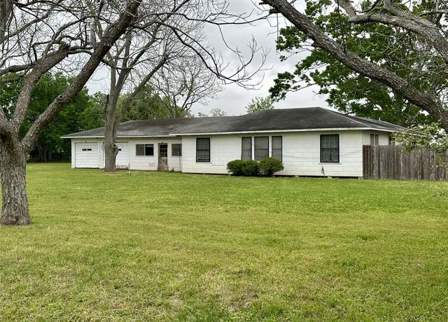 Property at 1244 County Road 479, El Campo, TX 77437, 2 beds, 1 bath