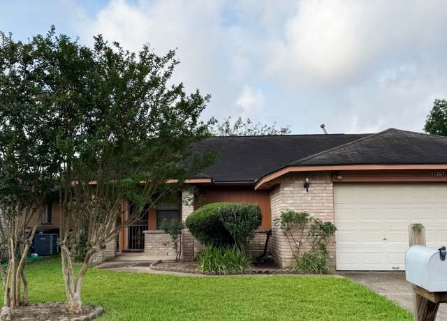 Property at 11207 Windmark Pl, Houston, TX 77099, 3 beds, 2 baths