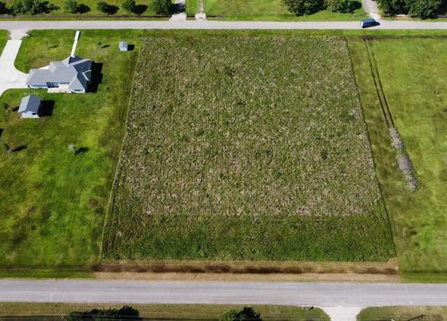 Property at 197 Avenue C, Alvin, TX 77511
