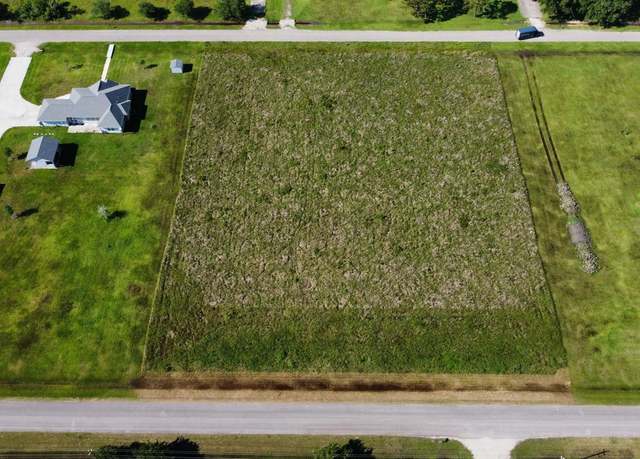 Property at 197 Avenue C, Alvin, TX 77511