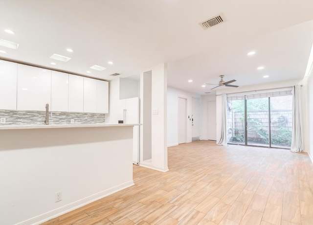 Property at 2829 Timmons Ln #167, Houston, TX 77027, 2 beds, 2 baths