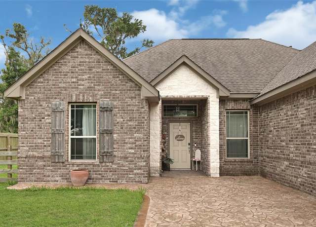 Property at 2234 Shalmar Dr, West Columbia, TX 77486, 3 beds, 2 baths