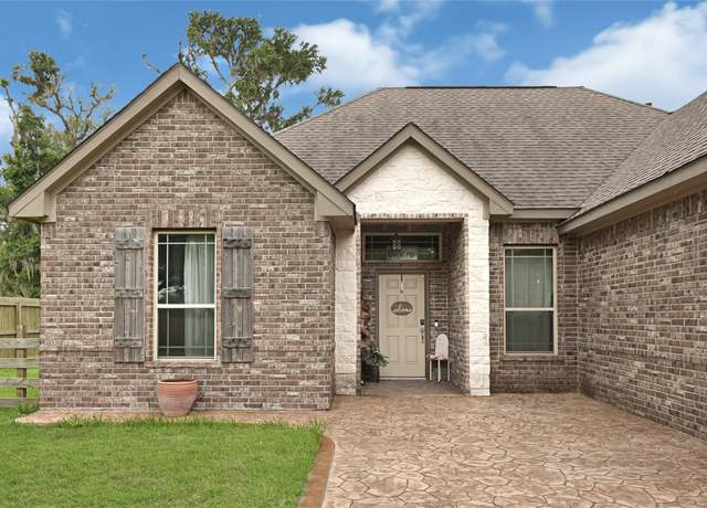 Property at 2234 Shalmar Dr, West Columbia, TX 77486, 3 beds, 2 baths