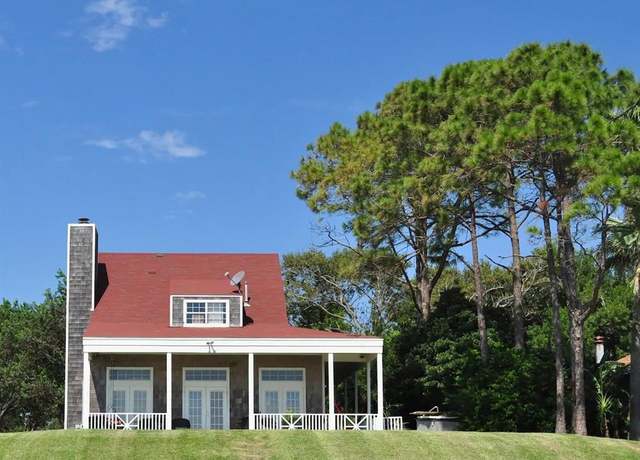 Property at 8614 Ocean Dr, Beach City, TX 77523, 3 beds, 2 baths