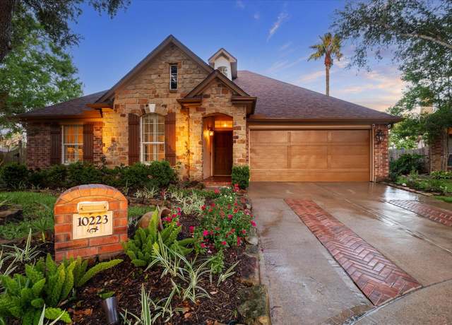 Property at 10223 Garden Crossing Ln, Missouri City, TX 77459, 4 beds, 2 baths