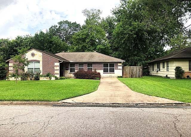 Property at 1209 Confederate Rd, Houston, TX 77055, 3 beds, 2.5 baths