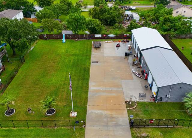 Property at 215 22nd St, Dickinson, TX 77539, 2 beds, 1 bath