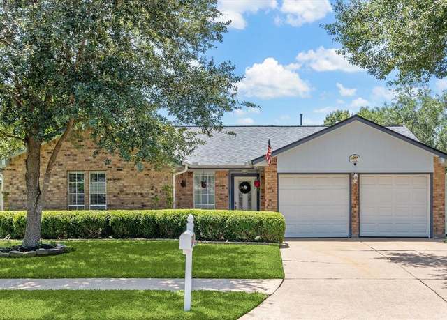 Property at 1926 Meadow Creek Dr, Pearland, TX 77581, 3 beds, 2 baths