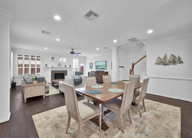 Property at 905 Wakefield Dr, Houston, TX 77018, 3 beds, 2.5 baths