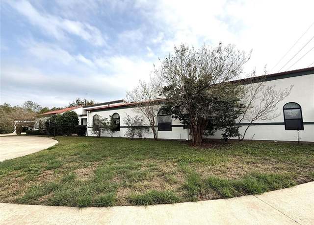 Property at 7110 W Mockingbird Ln, Pearland, TX 77584, 5 beds, 5 baths