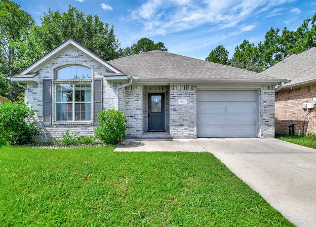 Property at 921 Chase Ct, Conroe, TX 77301, 2 beds, 2 baths