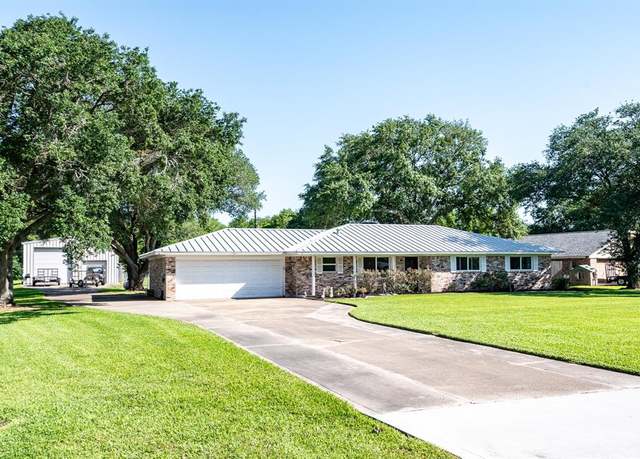 Property at 11303 Cherry Point Dr, Mont Belvieu, TX 77535, 3 beds, 2 baths