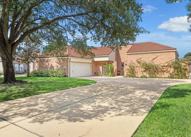 Property at 1023 Coachlight Dr, Houston, TX 77077, 4 beds, 2.5 baths