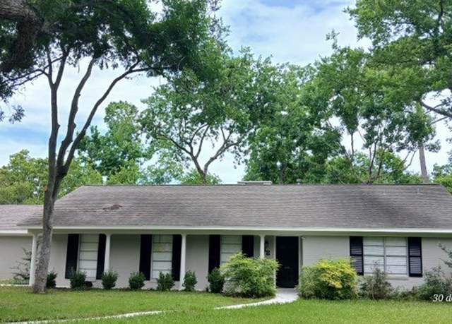 Property at 52 Oyster Creek Ct, Lake Jackson, TX 77566, 3 beds, 2 baths
