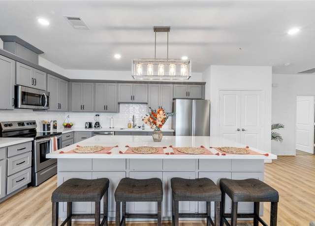 Property at 5214 Sherman St, Houston, TX 77011, 3 beds, 2.5 baths