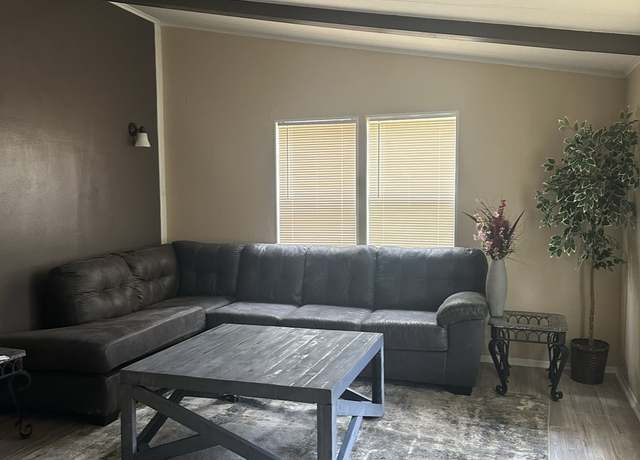 Property at 8 Park Ln, Huntsville, TX 77320, 3 beds, 2 baths
