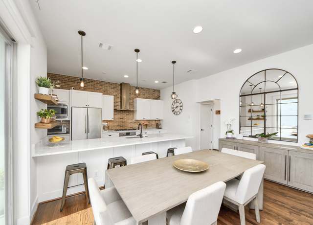 Property at 5240 Gibson St, Houston, TX 77007, 3 beds, 3.5 baths