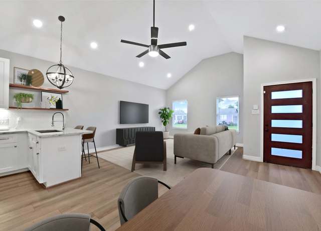 Property at 411 E 37th St, Houston, TX 77018, 3 beds, 2 baths