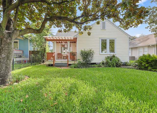 Property at 1028 Lawrence St, Houston, TX 77008, 2 beds, 3 baths