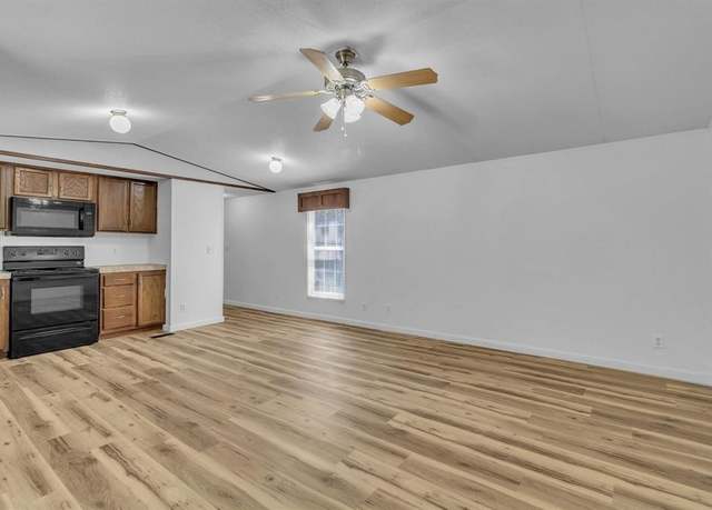 Property at 550 Windwood Dr, Livingston, TX 77351, 3 beds, 2 baths