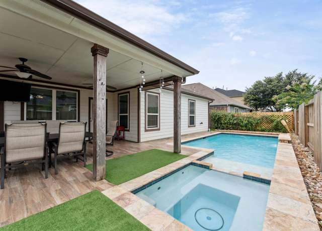 Property at 9977 Western Ridge Way, Conroe, TX 77385, 5 beds, 3.5 baths