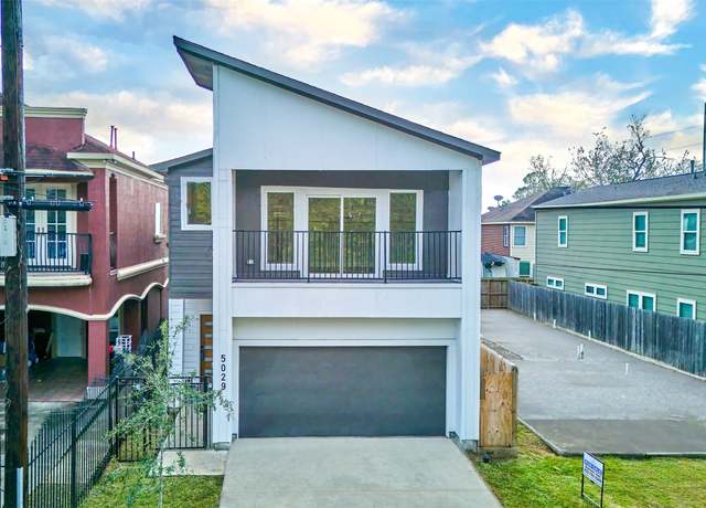 Property at 5029 Creekmont Dr, Houston, TX 77091, 3 beds, 2.5 baths