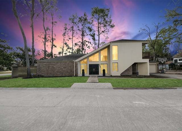 Property at 525 Rancho Bauer Dr, Houston, TX 77079, 3 beds, 4 baths