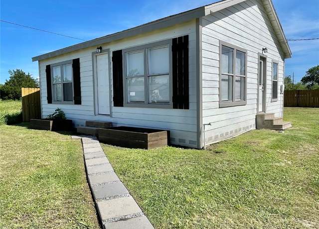 Property at 314 E Texas St, Brazoria, TX 77422, 2 beds, 1 bath