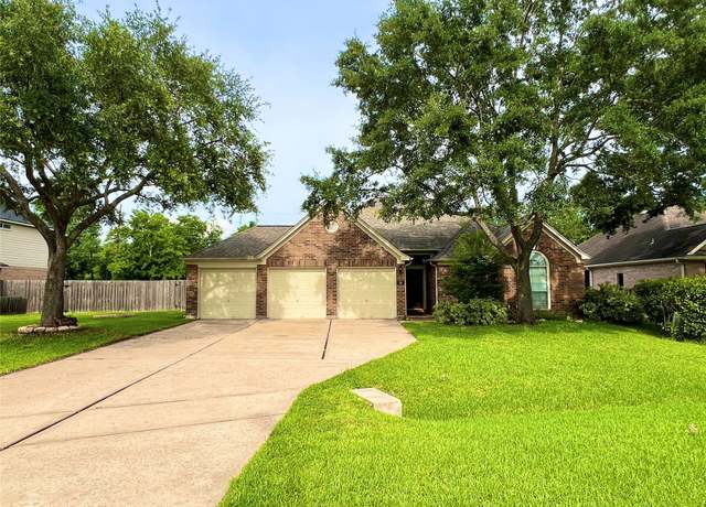 Property at 11 Crestview Trl, Houston, TX 77082, 4 beds, 2 baths