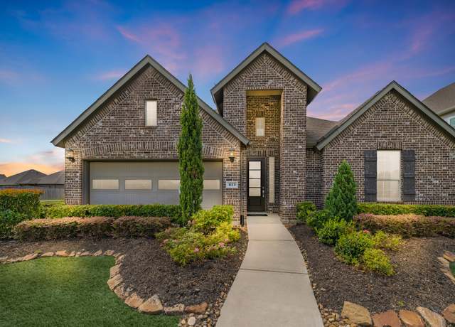 Property at 613 Westwood Dr, League City, TX 77573, 3 beds, 2.5 baths