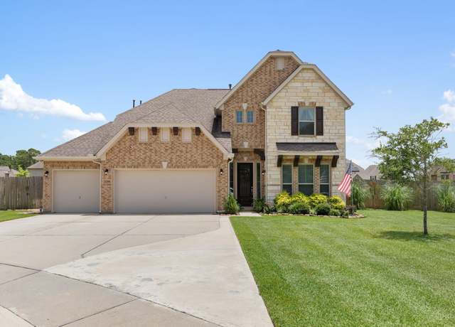 Property at 13314 Village Circle Dr, Mont Belvieu, TX 77535, 5 beds, 3.5 baths