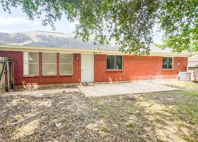 Property at 5422 Quail Cove Ln, Houston, TX 77053, 3 beds, 2 baths