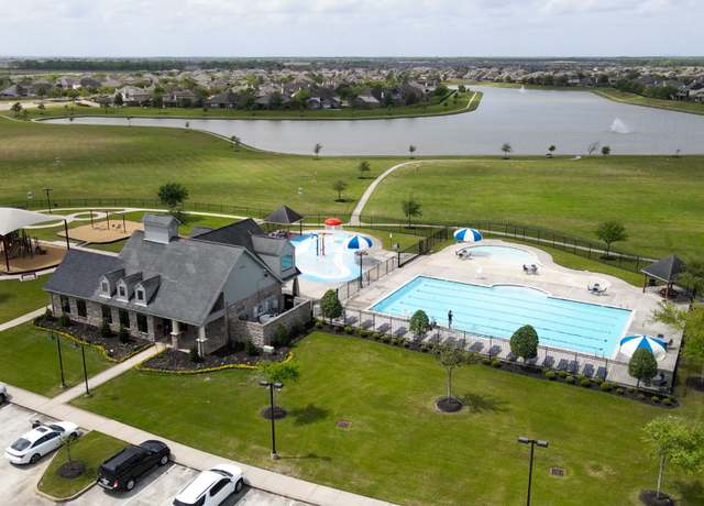 Property at 9726 Shimmering Lakes Dr, Rosharon, TX 77583, 4 beds, 3.5 baths