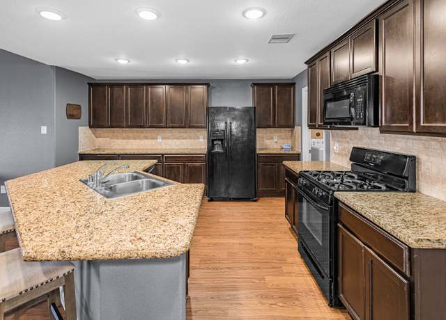 Property at 9726 Shimmering Lakes Dr, Rosharon, TX 77583, 4 beds, 3.5 baths