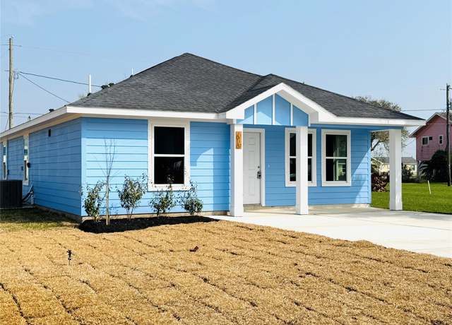 Property at 619 W Bayshore, Palacios, TX 77465, 3 beds, 2 baths
