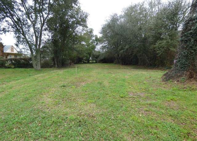 Property at 227 Bledsoe Pl, Port Arthur, TX 77640