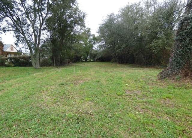 Property at 227 Bledsoe Pl, Port Arthur, TX 77640