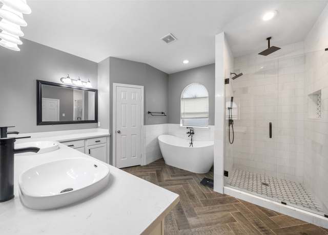 Property at 718 S Diamondhead Blvd, Crosby, TX 77532, 5 beds, 3.5 baths