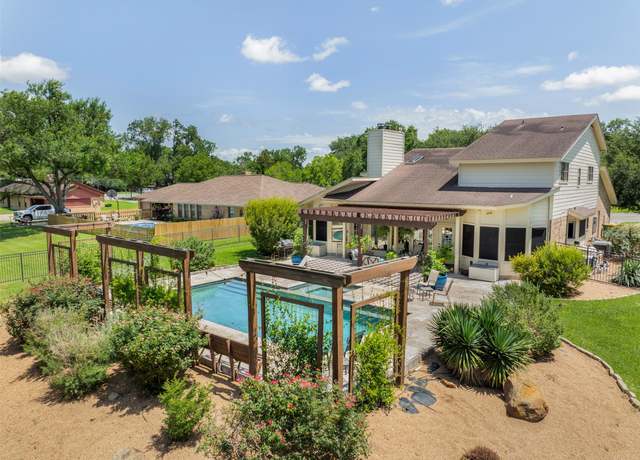 Property at 640 S College St, La Grange, TX 78945, 3 beds, 2.5 baths