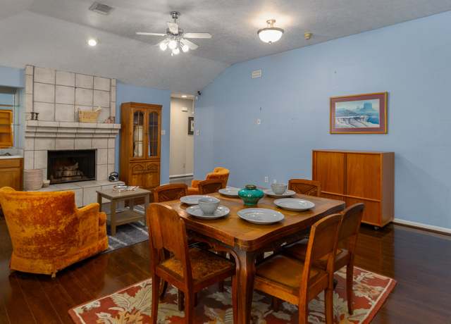Property at 16418 Red Oak Dr, Missouri City, TX 77489, 3 beds, 2 baths