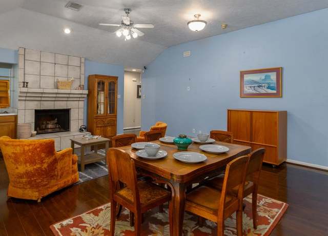 Property at 16418 Red Oak Dr, Missouri City, TX 77489, 3 beds, 2 baths