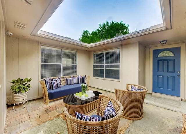 Property at 17043 Coachmaker Dr, Friendswood, TX 77546, 4 beds, 2 baths