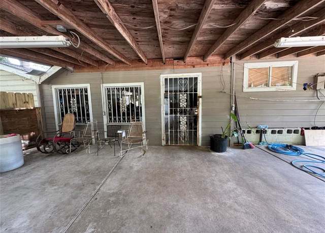 Property at 904 E Hedrick St, Houston, TX 77011, 3 beds, 1 bath