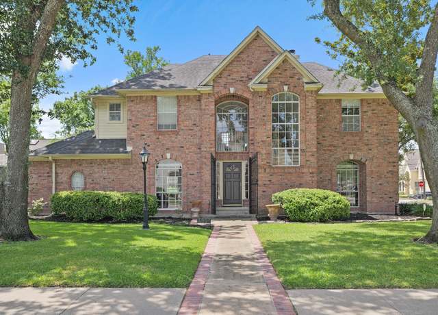 Property at 4991 Willow St, Bellaire, TX 77401, 5 beds, 3.5 baths