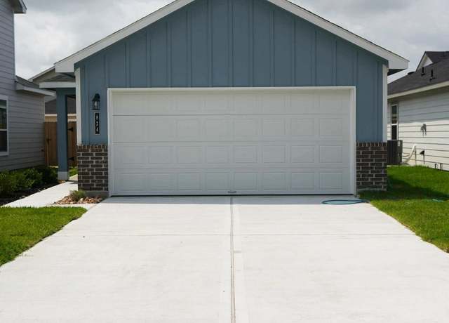 Property at 818 Stoney Point Ln, Dayton, TX 77535, 3 beds, 2 baths